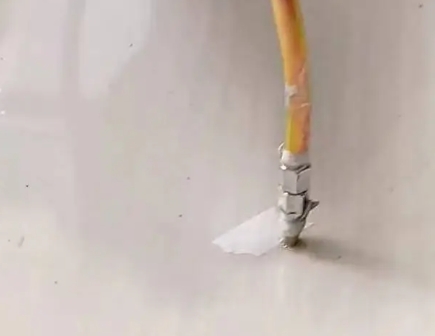 柞水瓷砖空鼓维修公司专业解答在瓷砖铺贴过程中，如果使用的砂料过粗（如全部使用了粗砂），可能会导致以下问题